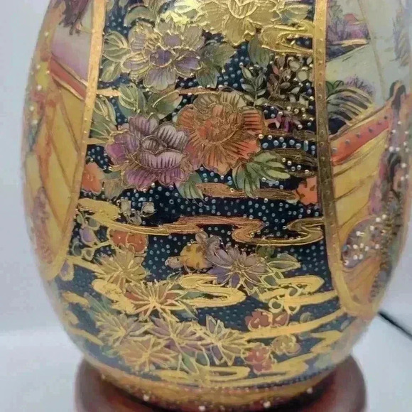Beautiful Large Porcelain Satsuma Stamped Egg, Wooden stand Geisha Gilt Paint - Picture 4 of 13